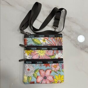 2/$20! LeSportsac Kasey 3-Zip Crossbody bag-Floral